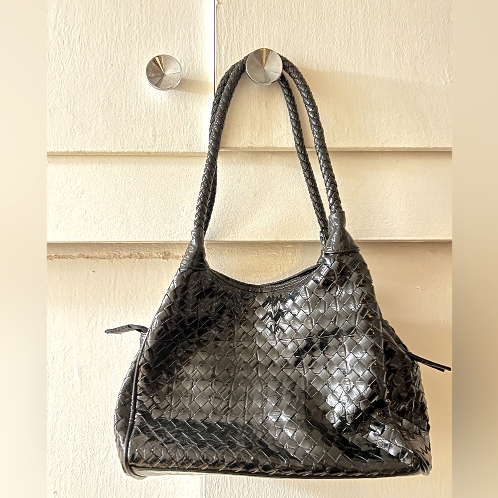 Black cute woven patent shoulder/hand bag